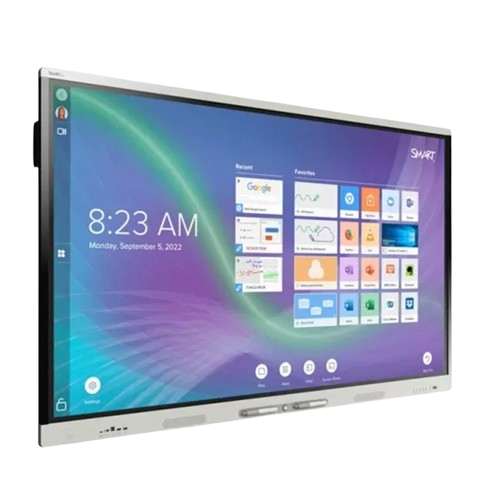 Estudiantes usando pizarrón interactivo